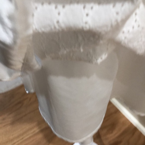 Dress Barn white eyelet, surplice front dress w/ruffle on one shoulder. Size 14 - Picture 8 of 11